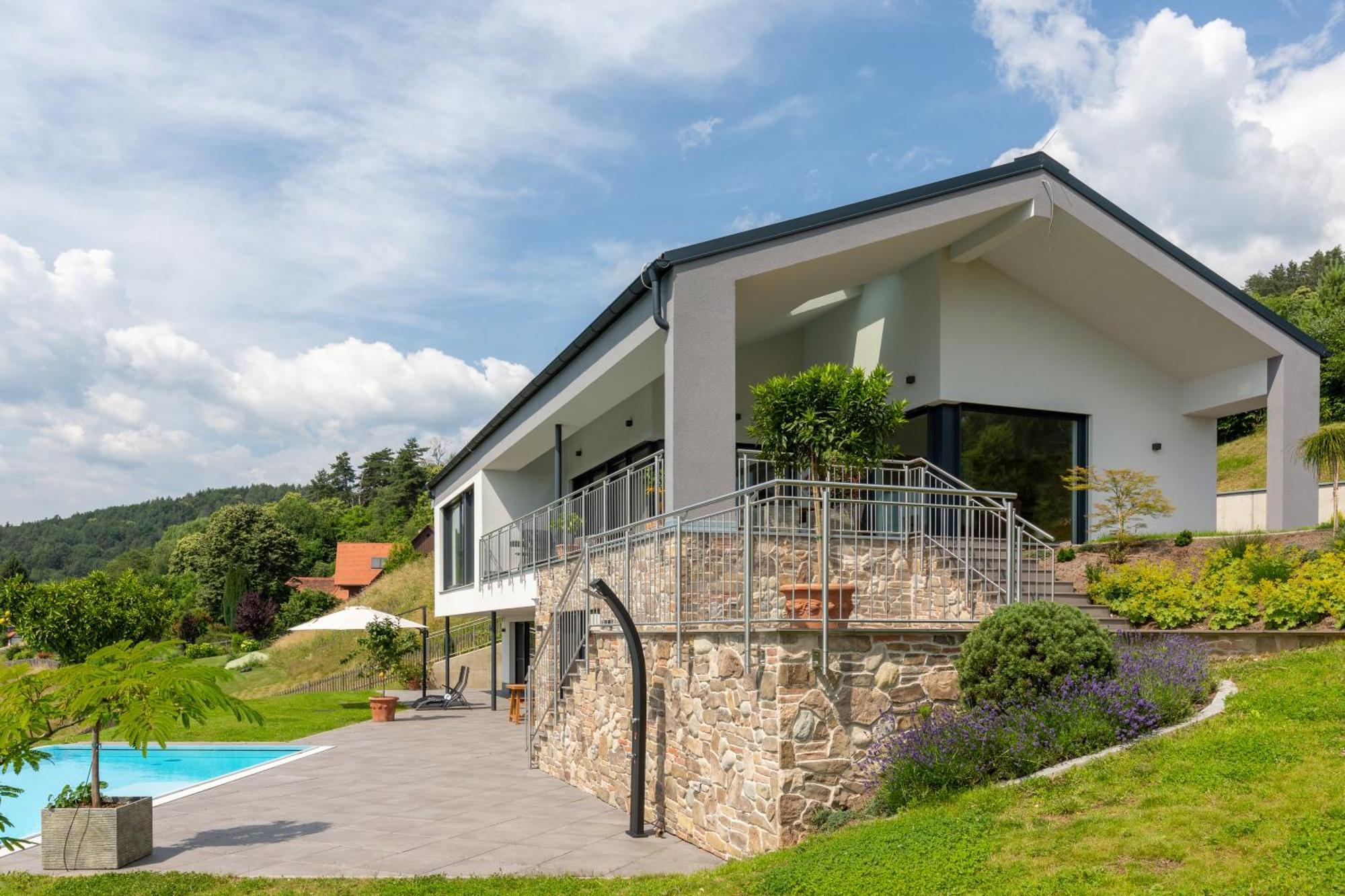 Greim15 --- Ganzes Ferienhaus Mit Fernsicht, Pool, Wellness Дойчландсберг Екстериор снимка